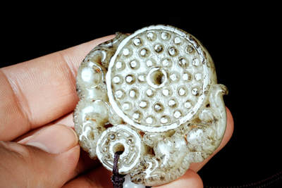 上海都达杂项专场四十七【全场包邮】  和田古玉双龙护主挂件90-25