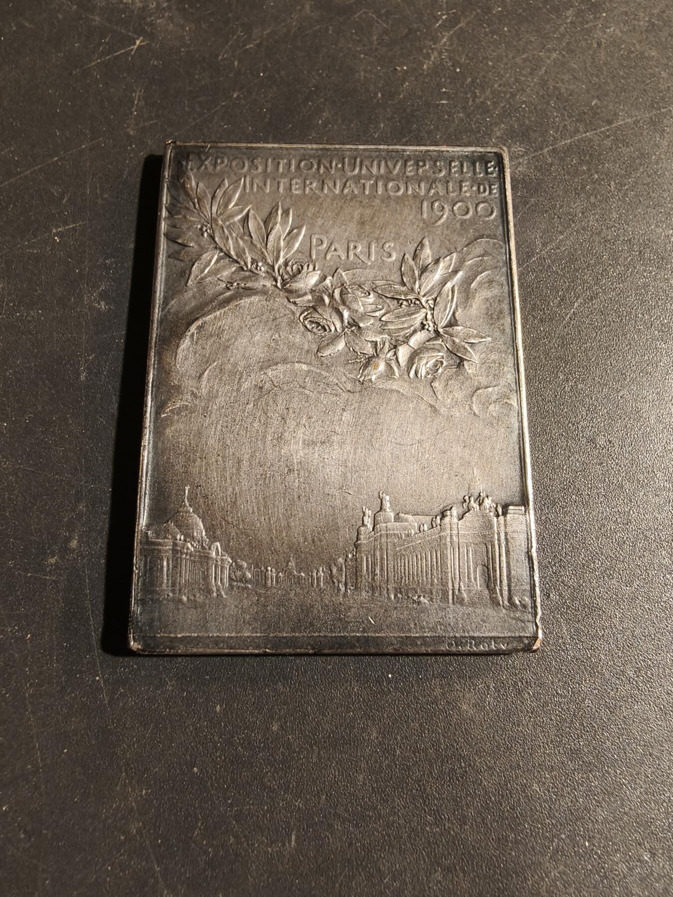 老王徽章第180期 法国1900世博会方形镀银大铜章    少见原盒    大师罗蒂作品    尺寸51×36mm    重量36.4g