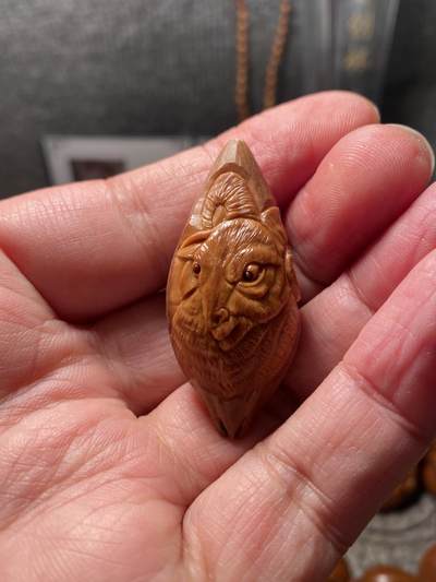 核舟记发源地苏州舟山核雕年末放漏 - 福利苏工核雕，纯手工雕刻,喜气洋洋，个性十足，等待有缘人，市场无同款，尺寸2。1x4.6喜欢的来