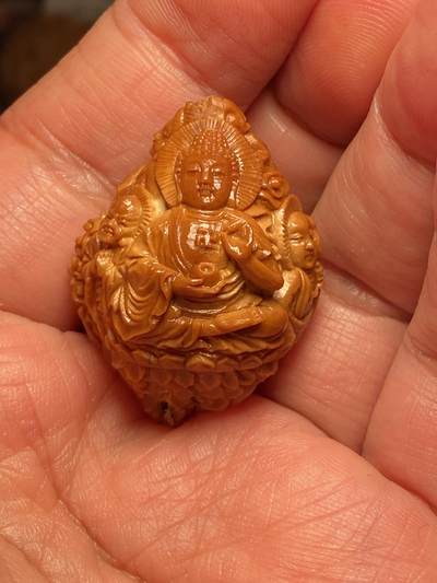 核舟记发源地苏州舟山核雕年末放漏 - 福利苏工核雕，精工大核满雕，万佛，个性十足，等待有缘人，市场无同款，尺寸2。8x3.65喜欢的来