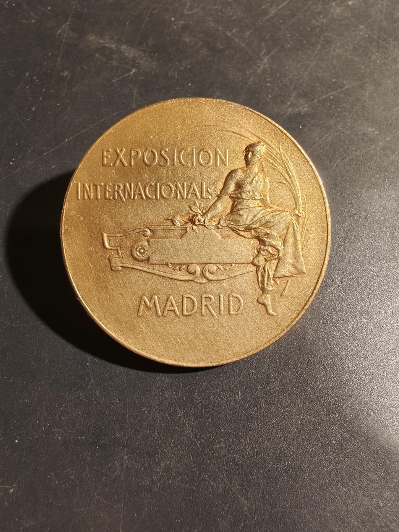 老王徽章第180期 西班牙马德里博览会镀金大铜章    单面     直径50mm     重量52.7g