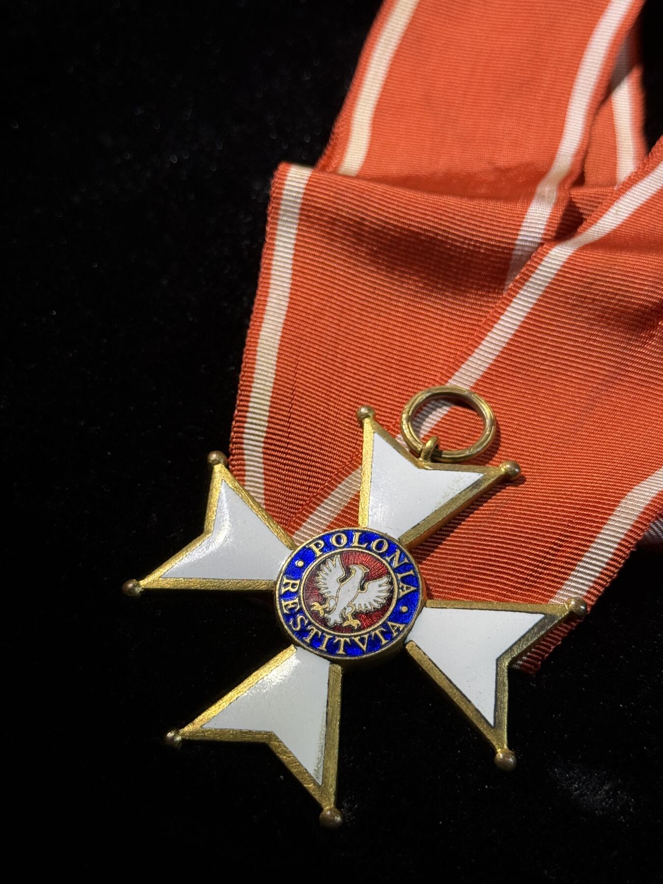 欢庆春节！戎马世界章牌大赏第111期春节大拍 波兰人民共和国复兴勋章，指挥官级，非常少见（不是那种常见的电镀商业版复刻！）