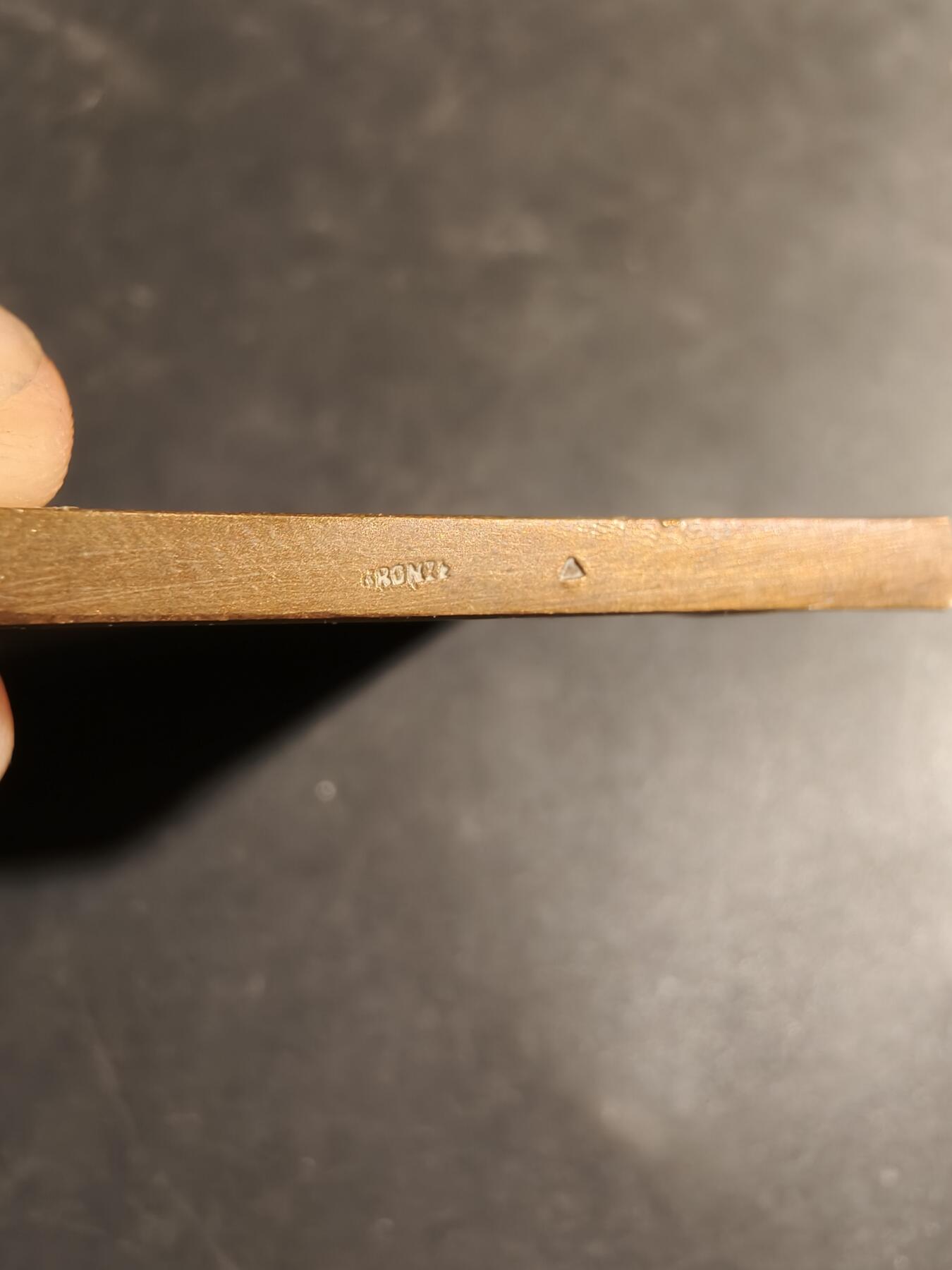 老王徽章第180期 法国体操协会联盟1910年方形大铜章    尺寸54×42mm    重量64.7g      