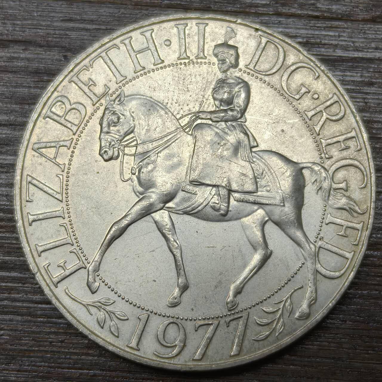 【本场4.12号发货】★第145★散币专场 不寄存，30包邮。不满30元，支付5元运费。《接受代拍 代送NGC评级》 89【无寄存】英国1977年 伊丽莎白二世女王登基25周年 25便士镍币