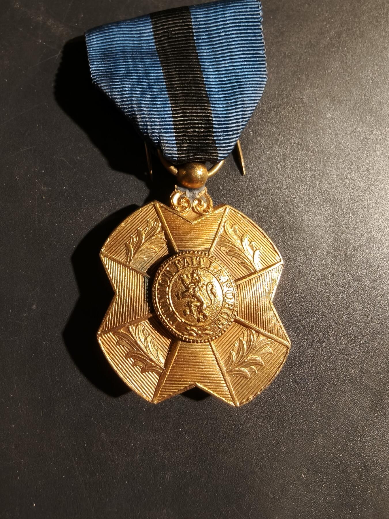 老王徽章第180期 比利时金级利奥波德二世奖章    早期单法语版