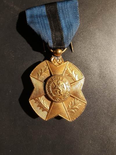 老王徽章第180期 - 比利时金级利奥波德二世奖章    早期单法语版