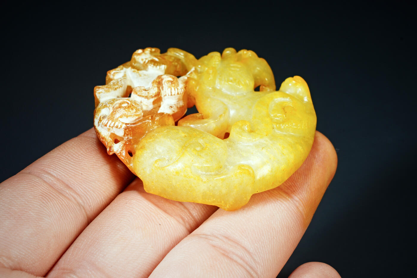 上海都达杂项专场二十一（全场包邮） 古玉子母貔貅挂件90-69