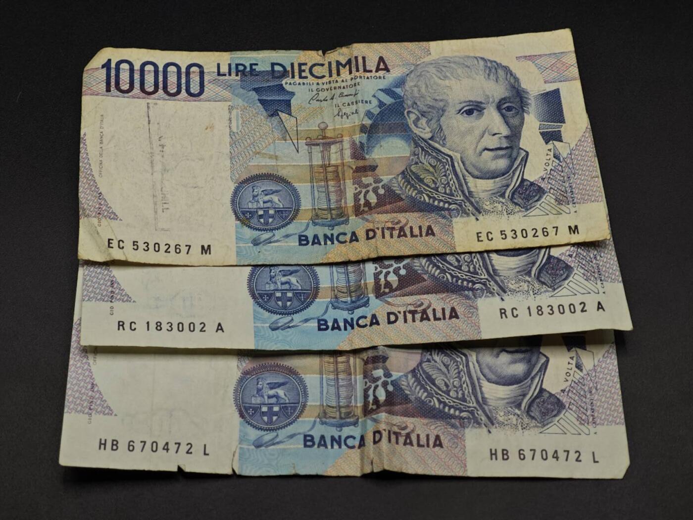 【淘币小摊】实时拍第八百六十四拍   无佣金纸币福利场   年前最后一周 之前的预留小年前全部发出 请更换最新收货地址  意大利10000里拉纸币3张【有折】