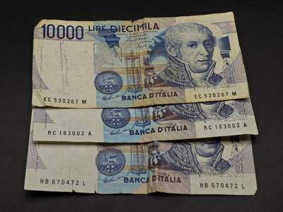 【淘币小摊】实时拍第八百六十四拍   无佣金纸币福利场   年前最后一周 之前的预留小年前全部发出 请更换最新收货地址  - 意大利10000里拉纸币3张【有折】