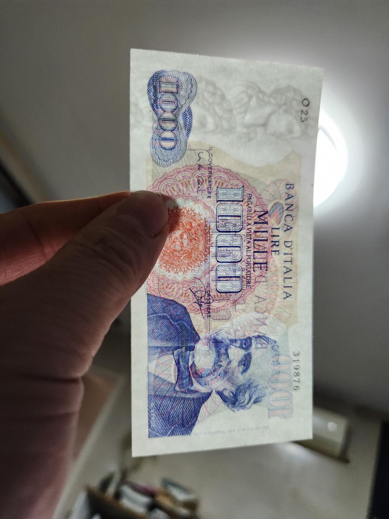 2月5号晚上8点 外国纸币自动截拍第18场 意大利1000新品稀少有个原始黑点