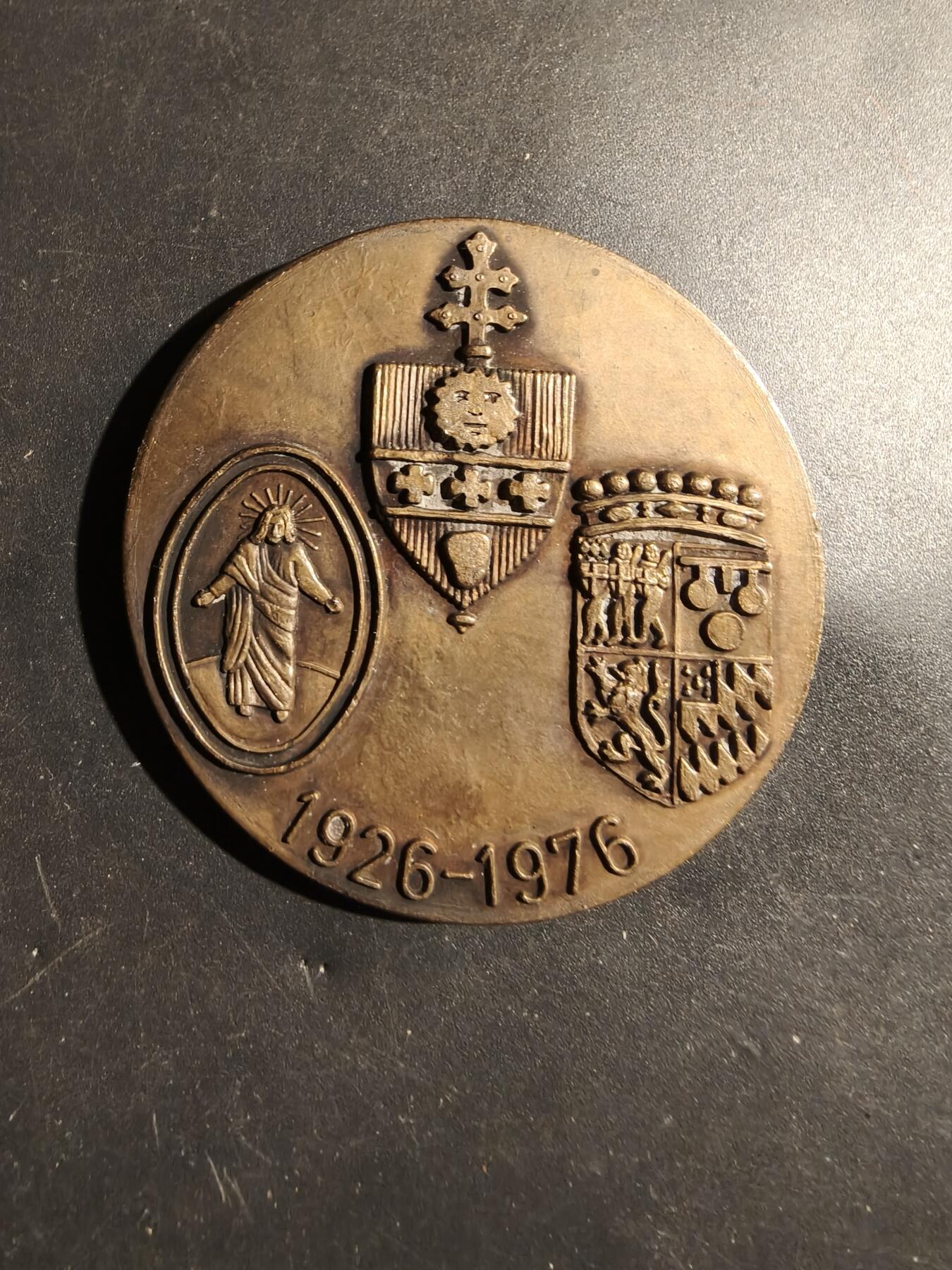 老王徽章第180期 比利时天主教会枢机主教50周年大铜章     直径54mm    重量68.2g