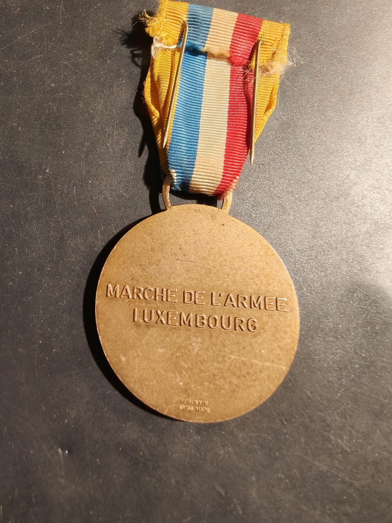 老王徽章第180期 卢森堡陆军行军纪念章
