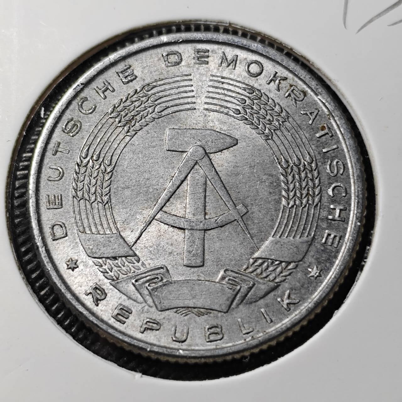 KK钱币收藏小铺  第393期  2月预留时间 周末发货  1957东德2马克 A版