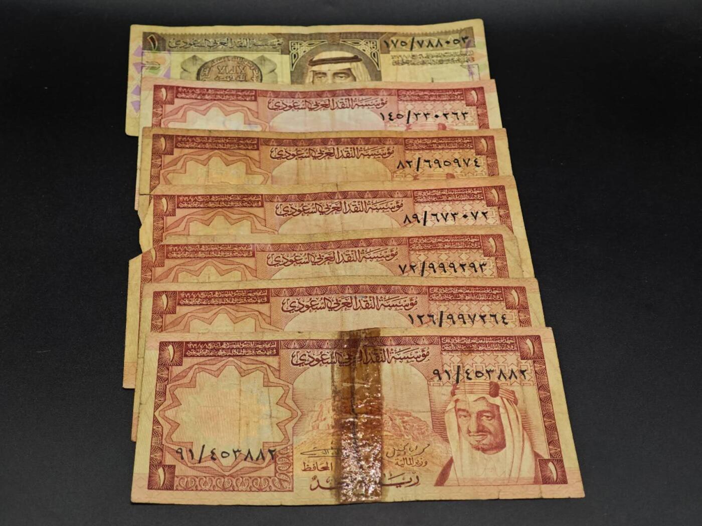 【淘币小摊】实时拍第八百六十四拍   无佣金纸币福利场   年前最后一周 之前的预留小年前全部发出 请更换最新收货地址  沙特1里亚尔纸币7张【有折】