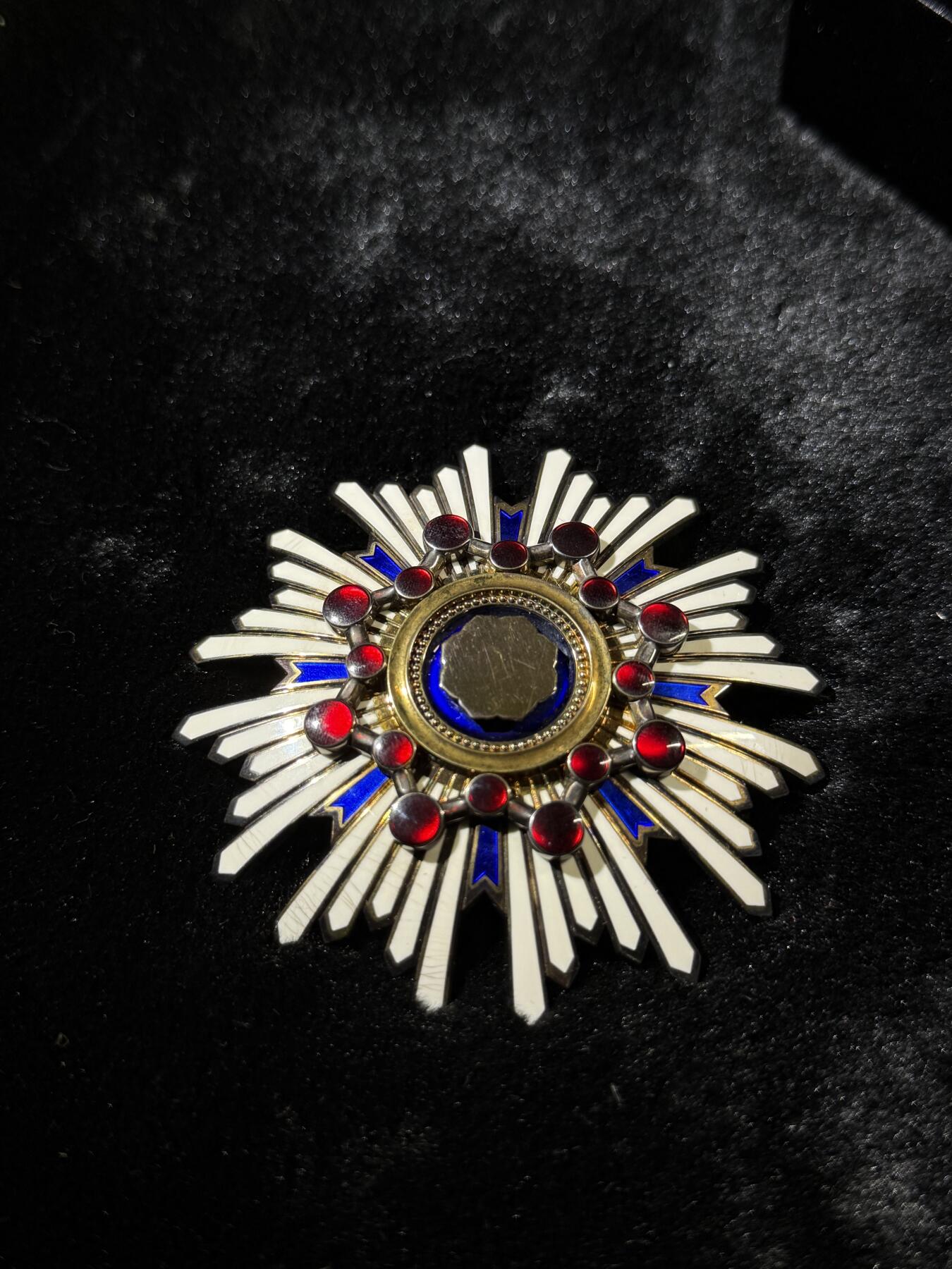 欢庆春节！戎马世界章牌大赏第111期春节大拍 勋二等瑞宝章，盒略齐全，银制