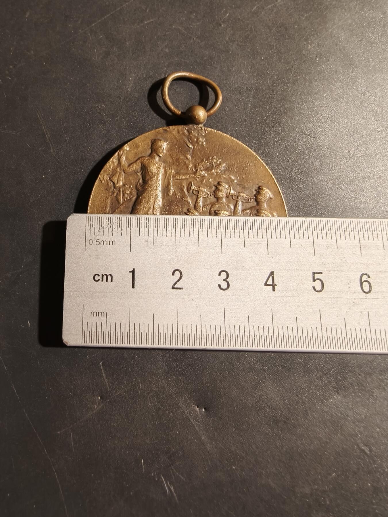 老王徽章第180期 法国及殖民地小号、猎号、鼓和号角爱好者联盟大尺寸铜奖章     直径45mm     重量41.1g