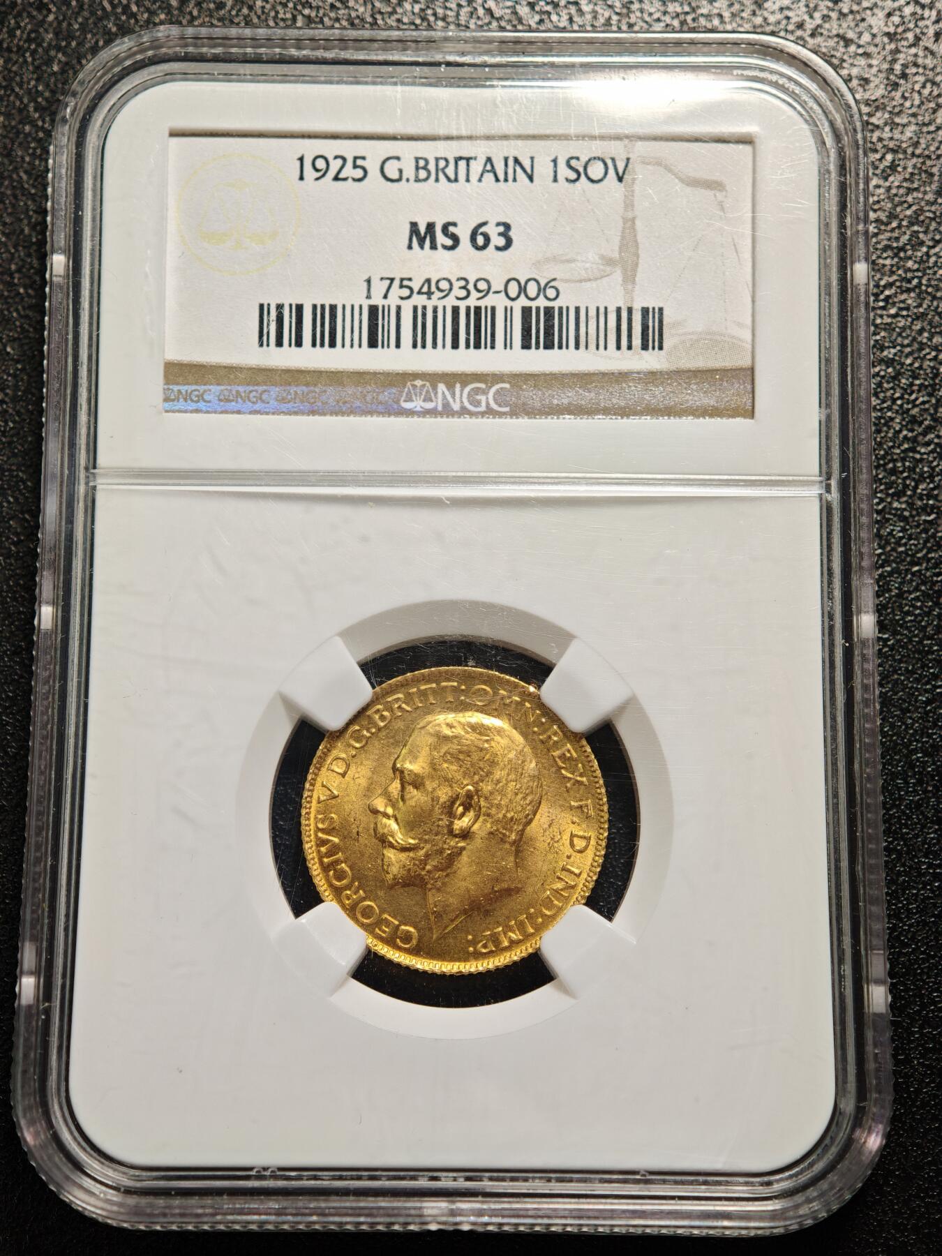 【德藏】世界币章拍卖第164期（拍品征集中~欢迎藏友联系） 1925年 英国乔治五世马剑1索维林金币，直径22毫米，重量7.99克，含金量91.7%，伦敦皇家造币厂铸造，NGC MS63 马剑金币是热门钱币收藏，1925年也是乔五马剑1索维林金币发行的最后一年，保存完好、能达到MS63品相的更少，因而市场价格高，属稀少年份之一，值得收藏和拥有。普品价格大约在‌6000-8000元，好品相或评级币能达到‌1万-1.6万元‌甚至更高，好好把握机会！