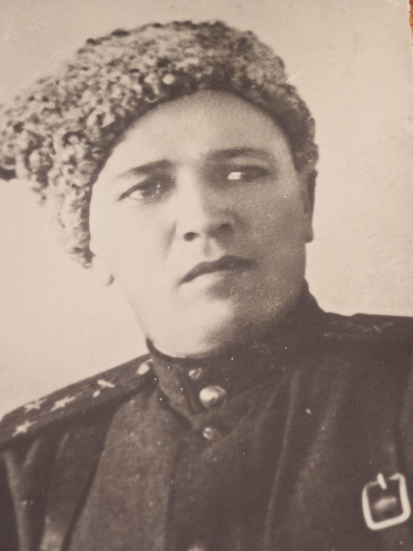 橙子收藏(照片专场)第三期 卫国战争时期（约1943-1945年）拍摄的苏联英雄肖像照，属于苏联最高荣誉获得者的战时影像遗存。