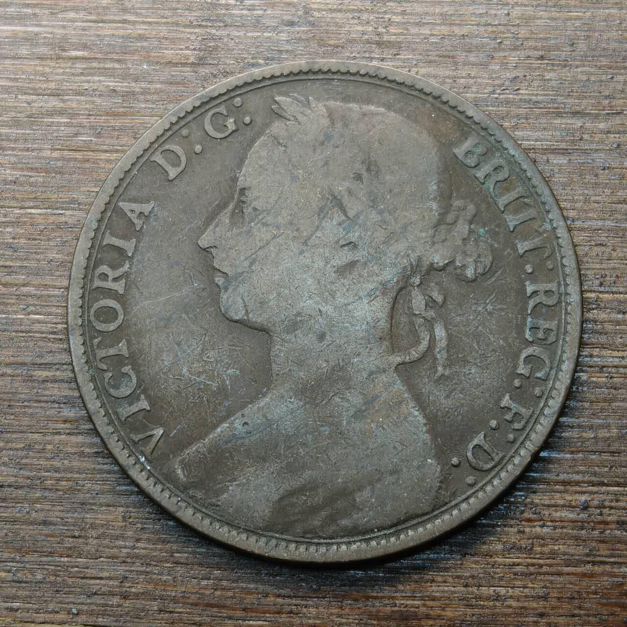 【铜匠收藏】★第146★散币专场 不寄存，30包邮。不满30元，支付5元运费。《接受代拍 代送NGC评级》 33【无寄存】英国1883年 维多利亚女王 1便士 铜币