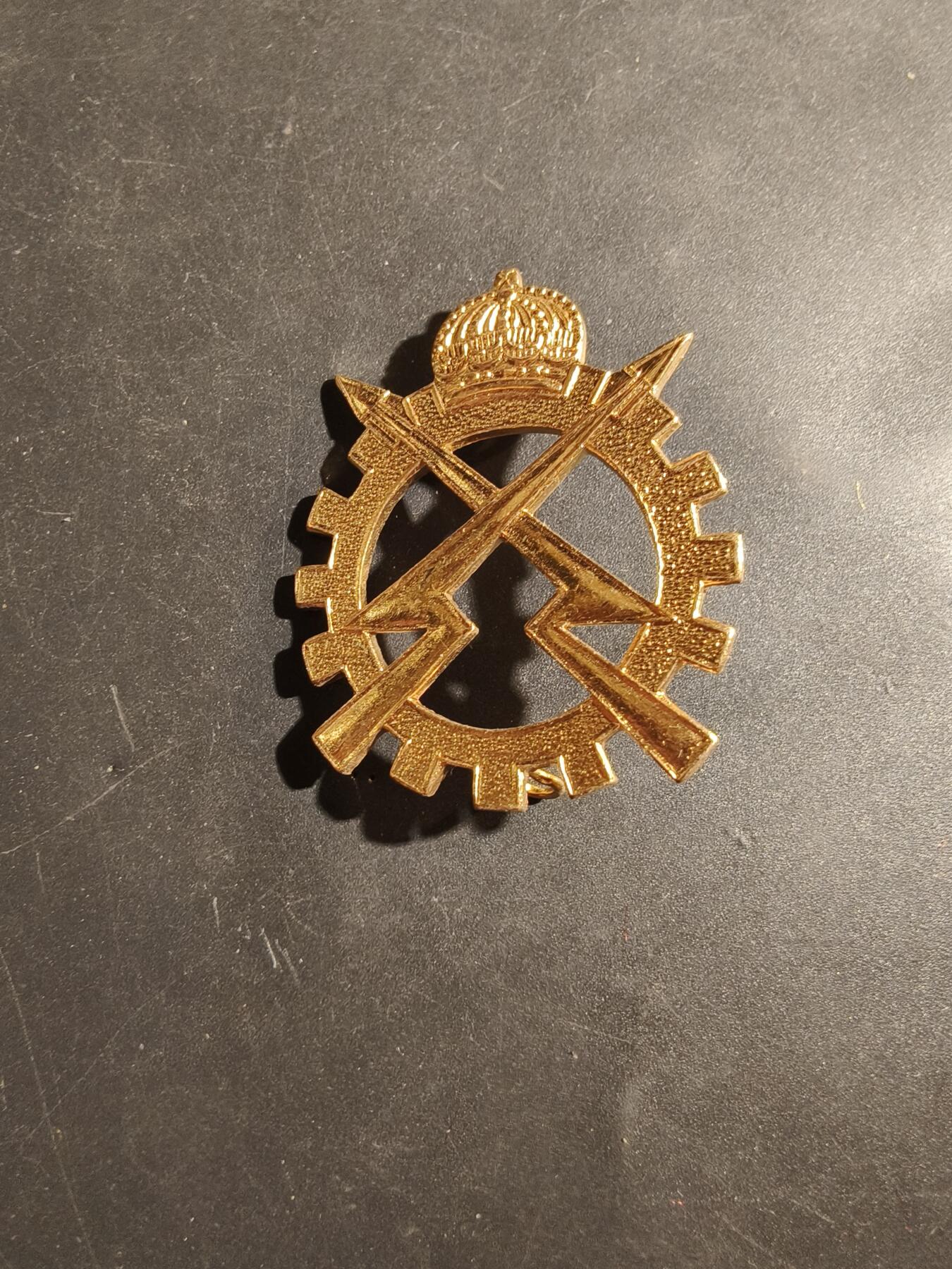 老王徽章第180期 比利时皇家电气与机械工程师贝雷帽徽