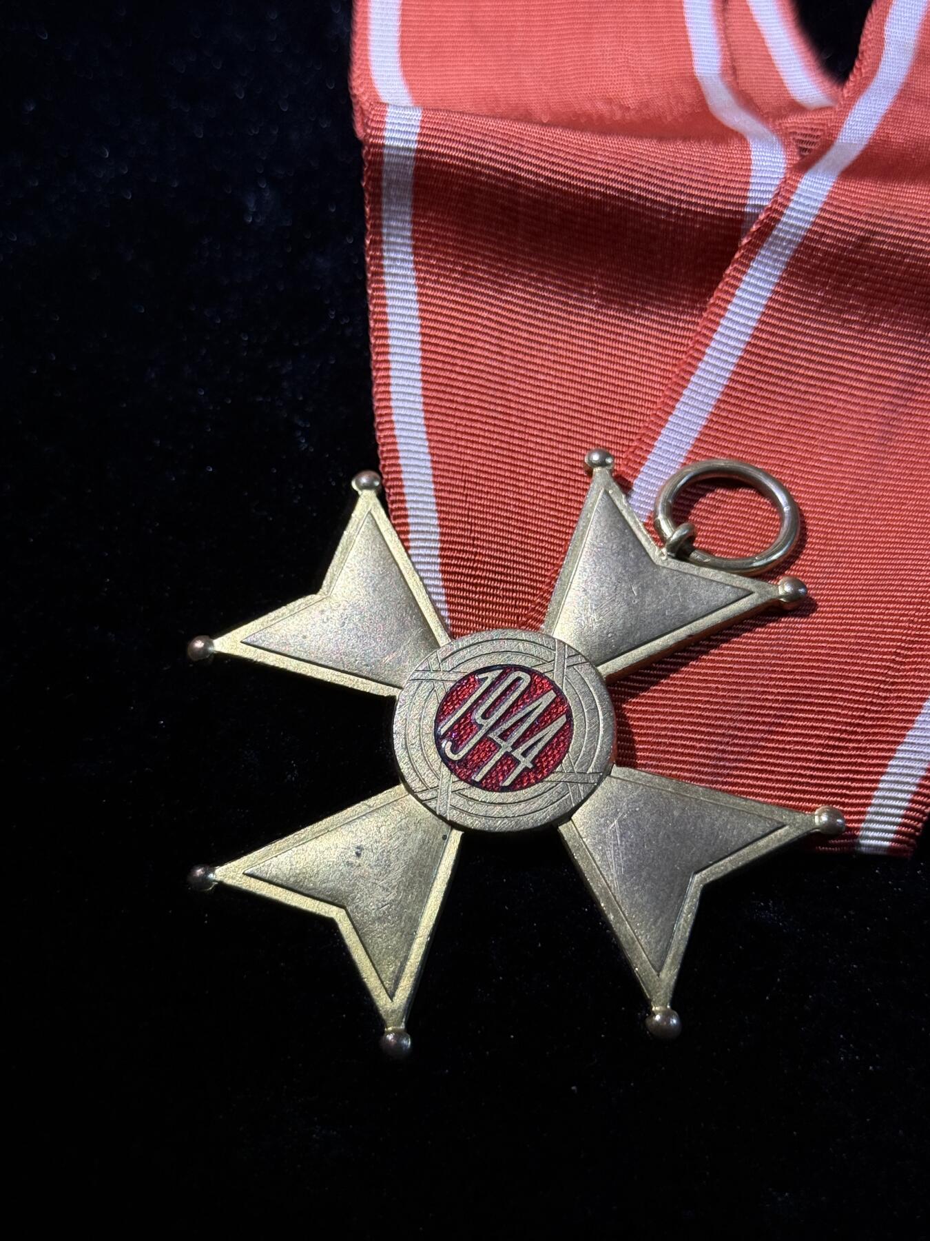 欢庆春节！戎马世界章牌大赏第111期春节大拍 波兰人民共和国复兴勋章，指挥官级，非常少见（不是那种常见的电镀商业版复刻！）