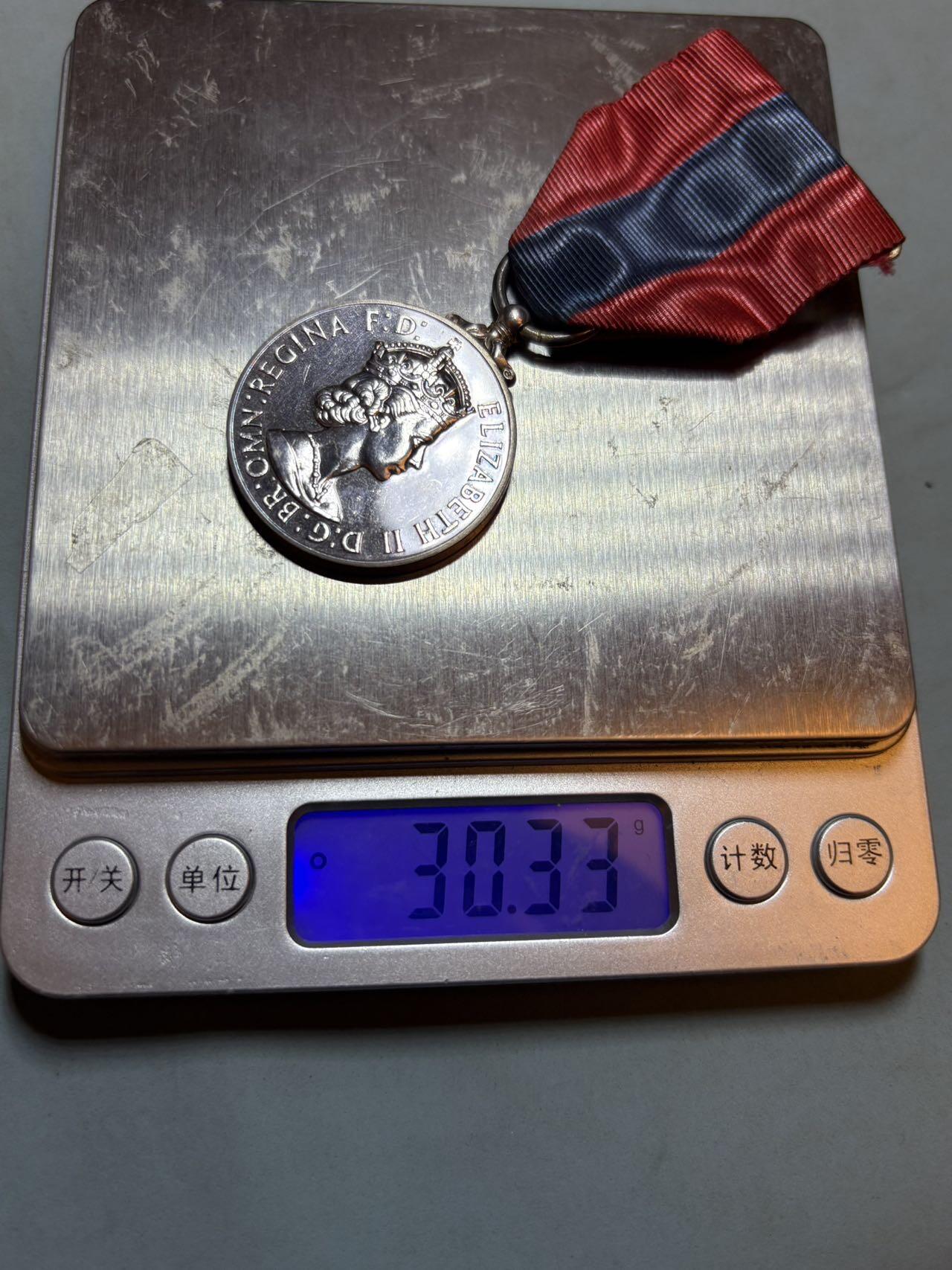 盛世勋华——号角文化勋章邮票专场拍卖第304期 英国帝国服务奖章 银制带原盒 重30克，银价600+