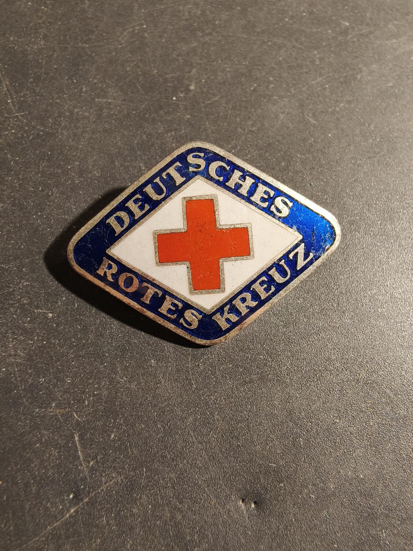 老王徽章第180期 德国红十字会证章