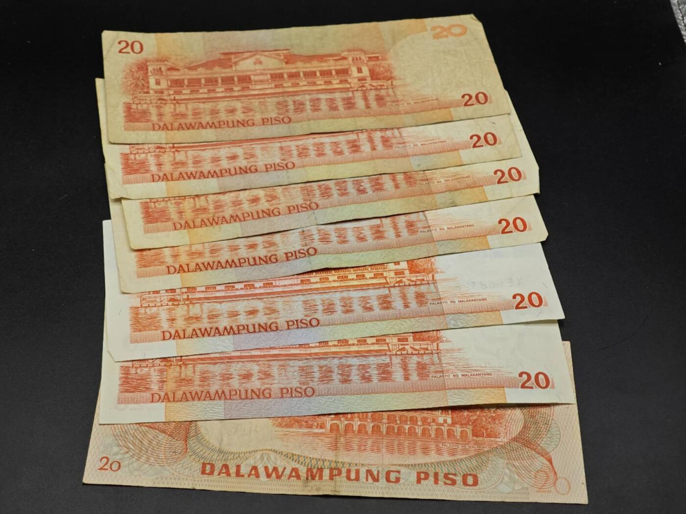 【淘币小摊】实时拍第八百六十四拍   无佣金纸币福利场   年前最后一周 之前的预留小年前全部发出 请更换最新收货地址  菲律宾20比索纸币7张【有折】