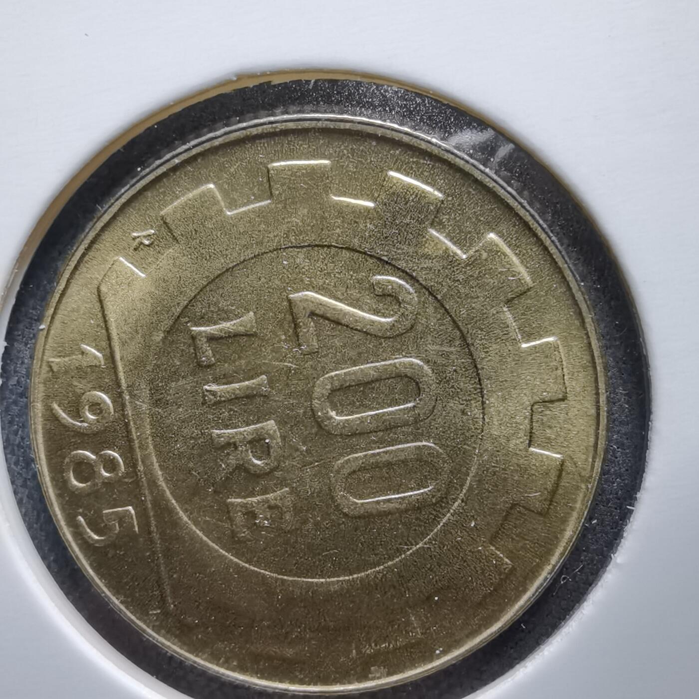 沼泽如烟--第985场 意大利1985年200里拉