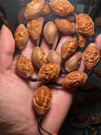 核舟记发源地苏州舟山核雕年末放漏 - 福利苏工核雕，纯手工雕刻,写实老苏工十八罗汉，个性十足，等待有缘人，市场无同款，尺寸2。0x3.1喜欢的来