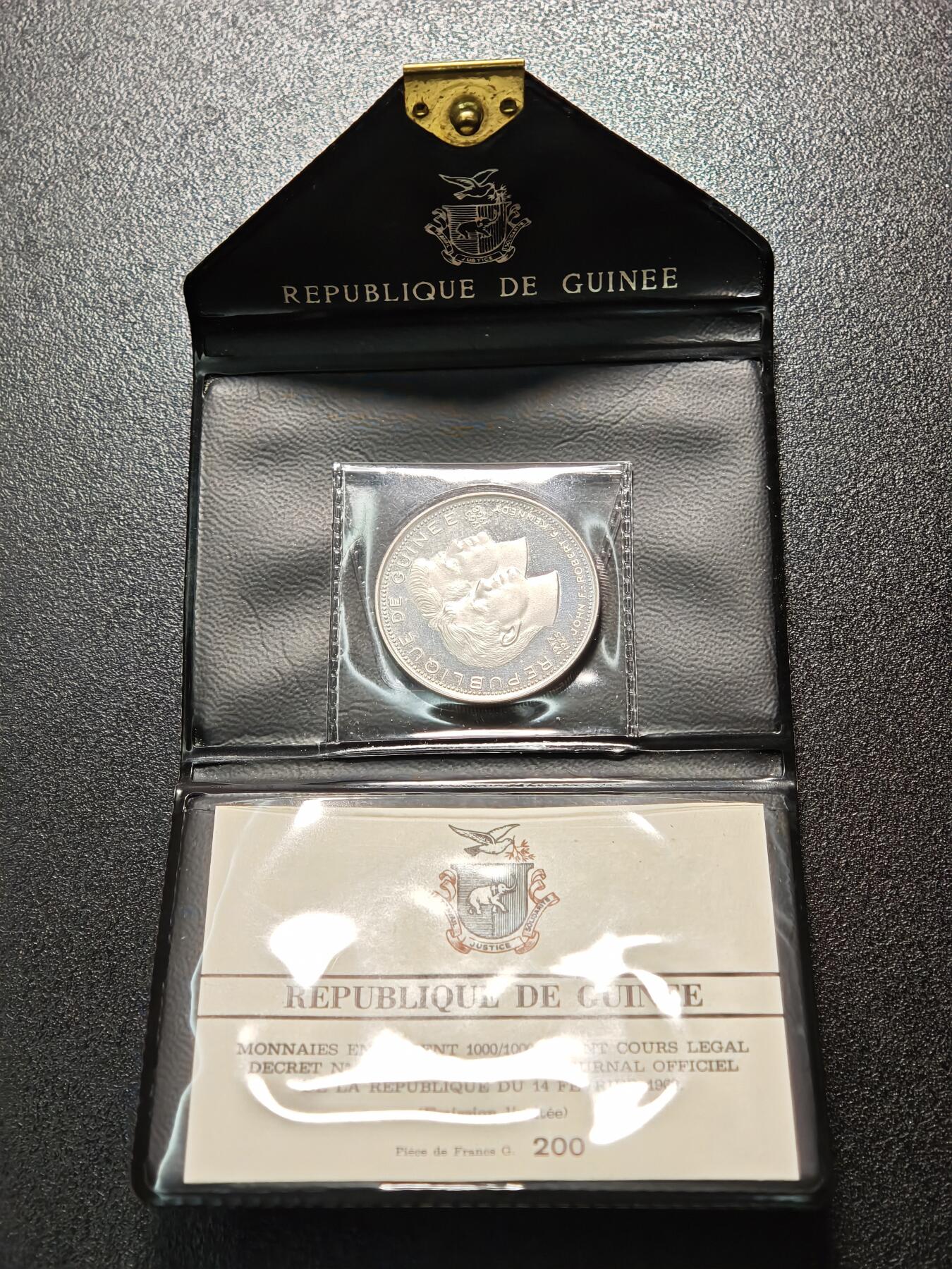 【德藏】世界币章拍卖第164期（拍品征集中~欢迎藏友联系） 1968年 几内亚肯尼迪兄弟200法郎纪念银币 999银 原包装 直径约：30mm；重约：11.6g