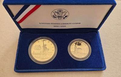 ❤️【币观天下】❤️ 第342期钱币秒杀拍卖场- 2026.2.4秒杀专场 长期征集拍品  - 美国1986币自由女神像百年精制套装两枚，1元银币26.7克，有氧化带包装。