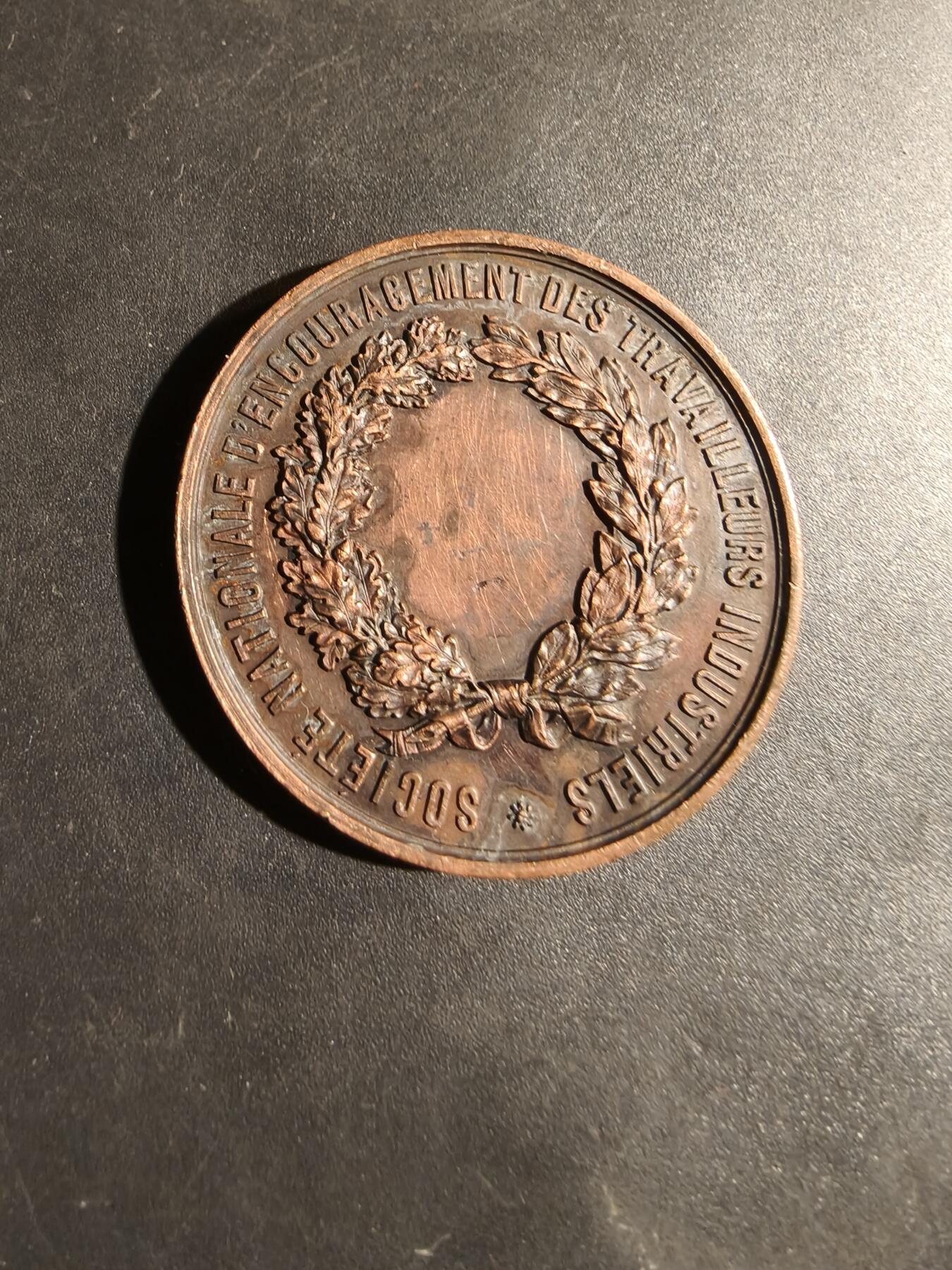 老王徽章第180期 法国全国工业工人鼓励协会大铜章     直径38mm     重量26.4g