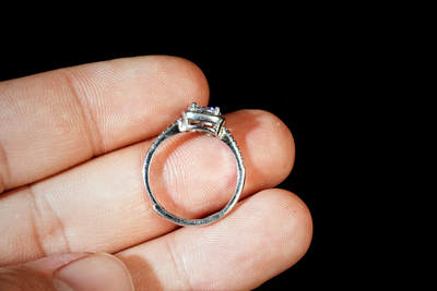 上海都达杂项专场90【全场包邮】  天然莫桑钻戒指 附鉴定证书