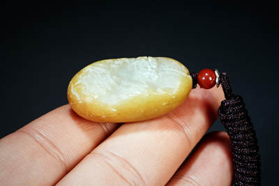 上海都达杂项专场四十七【全场包邮】  天然和田玉精雕《群松山寺》挂件90-95