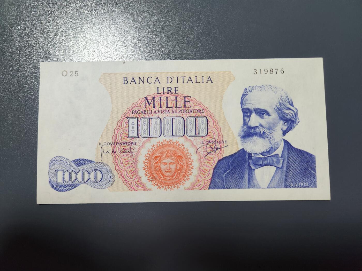 2月5号晚上8点 外国纸币自动截拍第18场 意大利1000新品稀少有个原始黑点