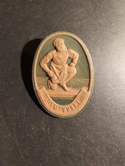 老王徽章第180期 - 德三冬季救济工厂证章