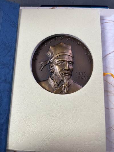 第190期拍卖 - 中国著名古典文学作家罗贯中-三国演义大铜章，直径100毫米，重492克