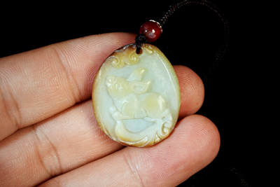 上海都达杂项专场四十七【全场包邮】  天然和田玉精雕《玉兔送福》挂件90-93