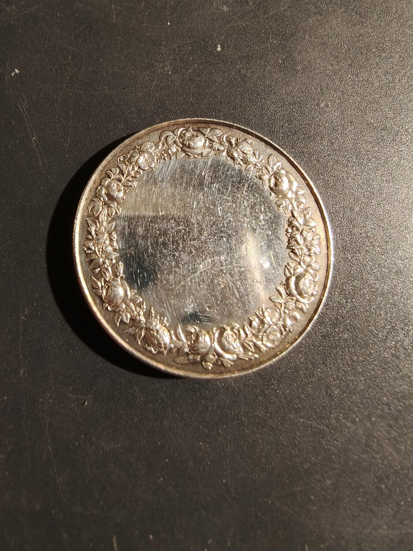 老王徽章第180期 法国结婚纪念银章     少见版本    原盒950银     直径36mm   重量24.3g