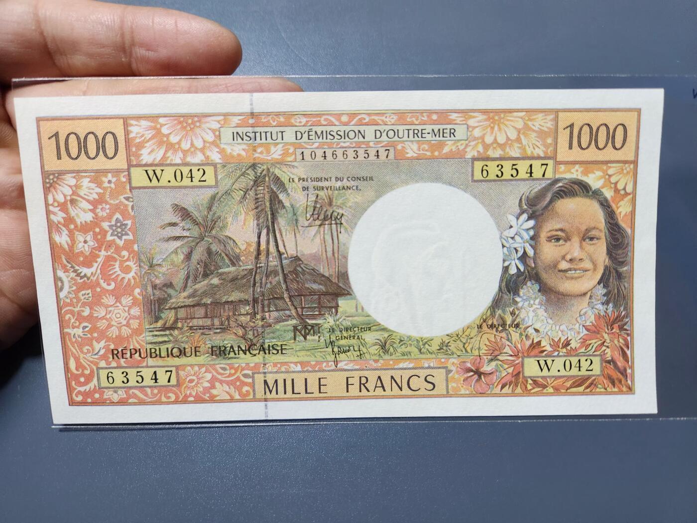 2月5号晚上8点 外国纸币自动截拍第18场 法属太平洋1000 签名2 新品