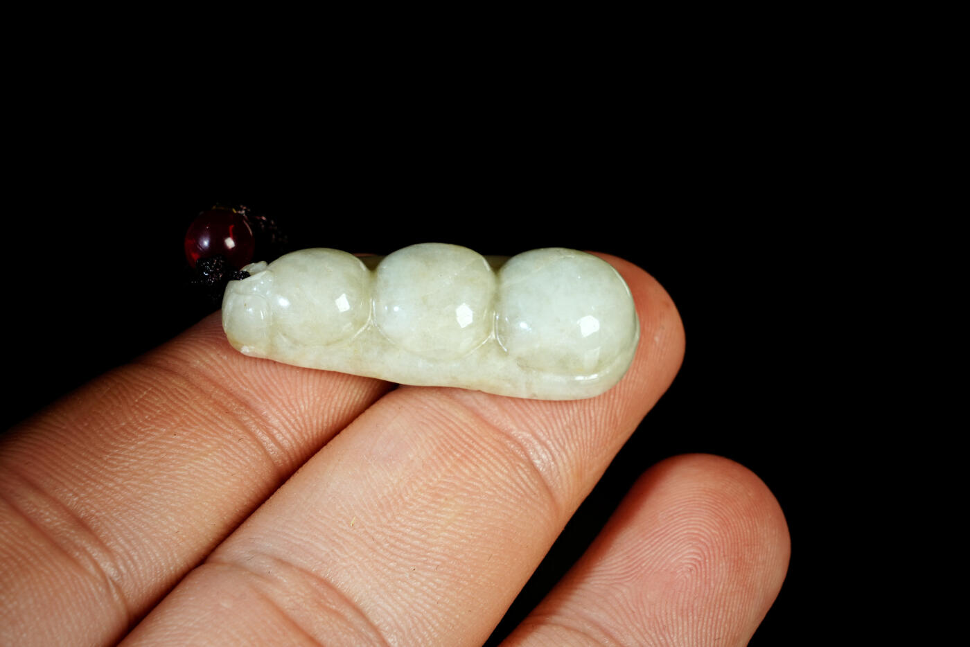 上海都达杂项专场二十八【全场包邮】 天然和田玉精雕《福豆》挂件90-97