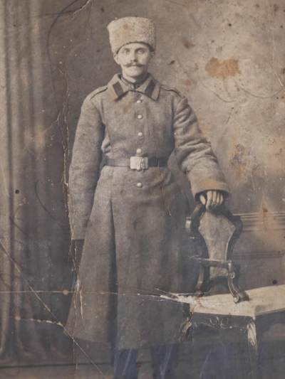 橙子收藏(照片专场)第三期 - 这是一张19世纪末至20世纪初（沙俄晚期，约1900-1917年）拍摄的沙俄军人肖像卡，属于日俄战争或一战时期的影像遗存。