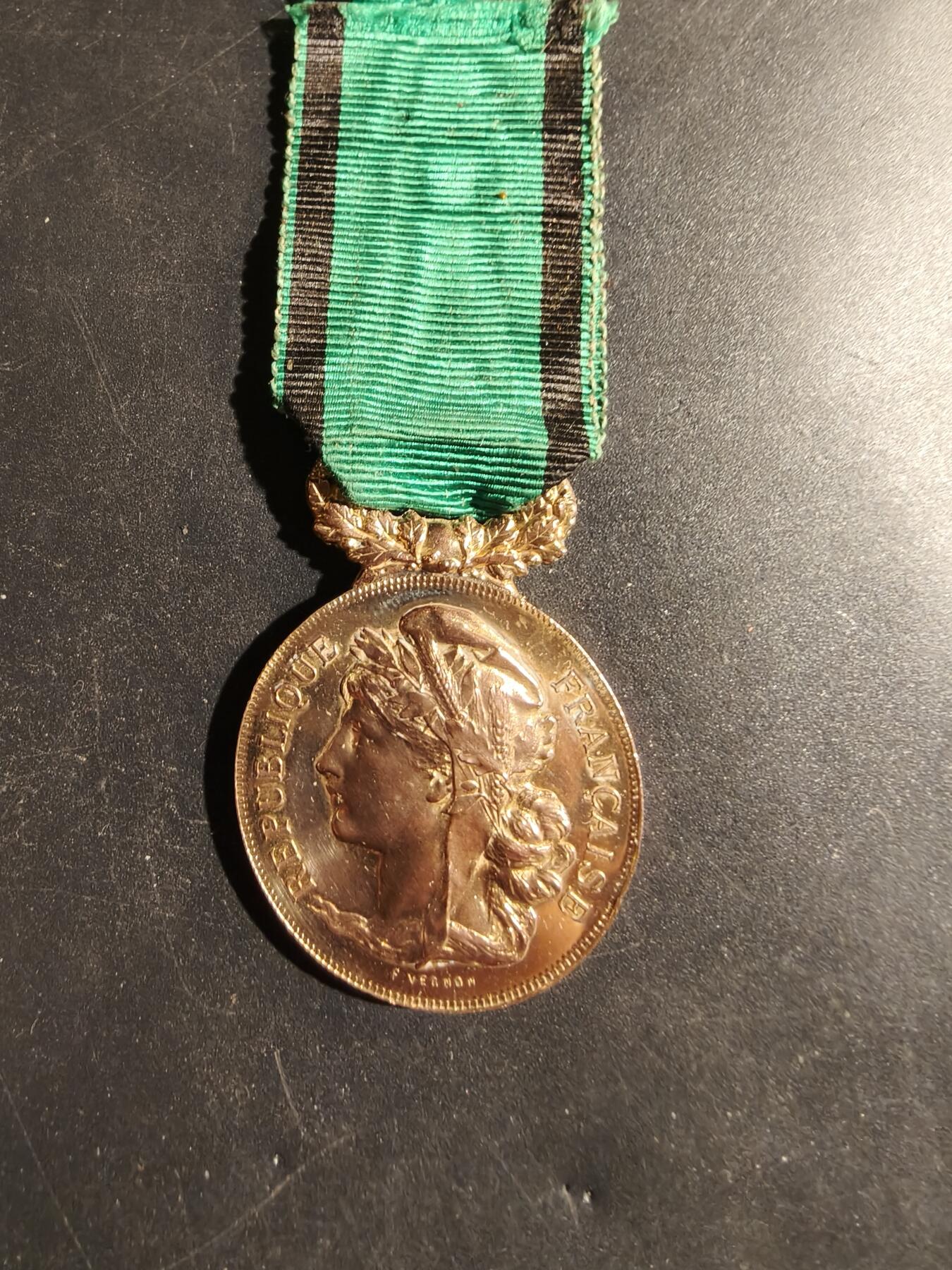 老王徽章第180期 法国金级鼓励美德协会纪念章