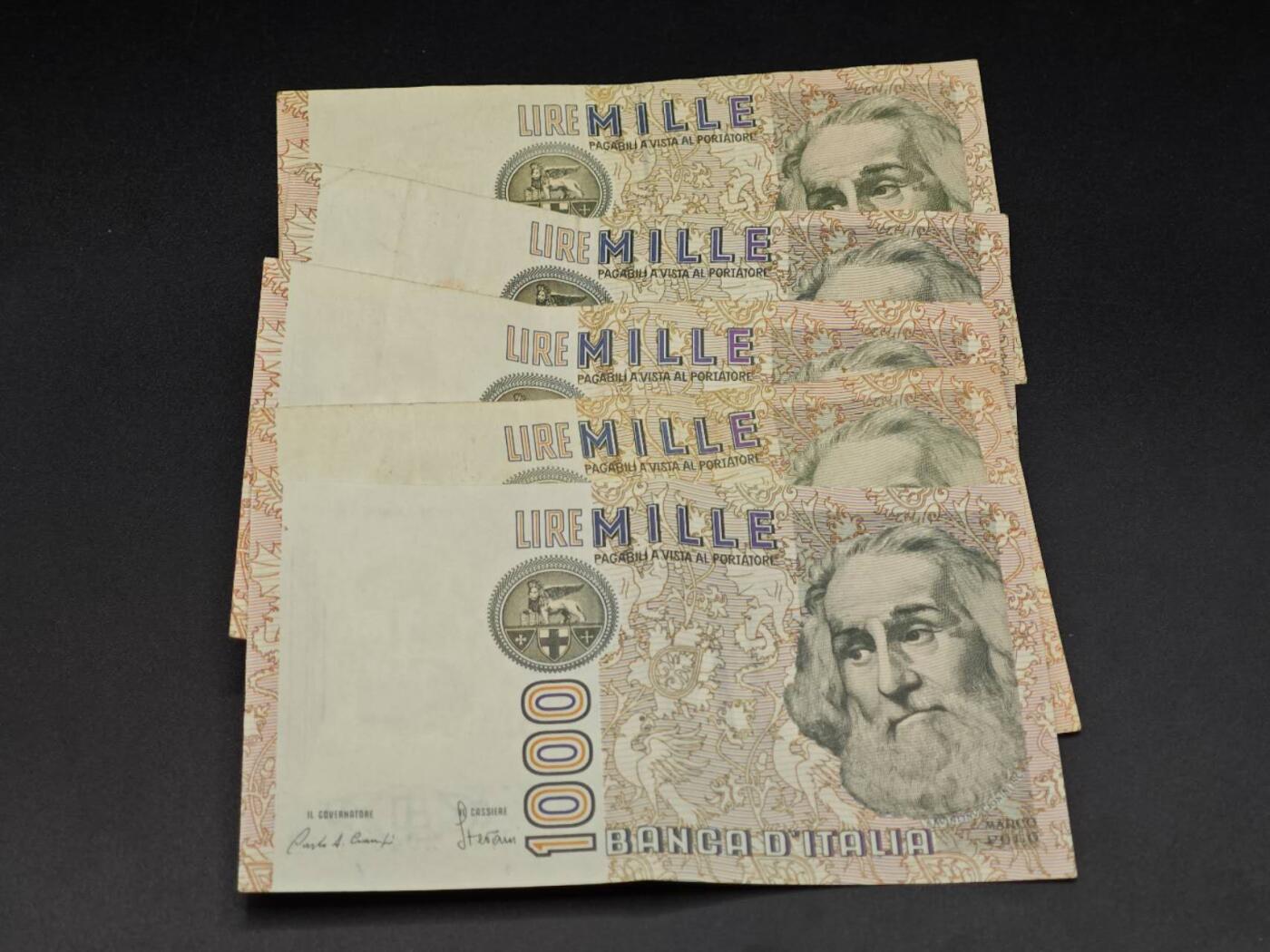 【淘币小摊】实时拍第八百六十四拍   无佣金纸币福利场   年前最后一周 之前的预留小年前全部发出 请更换最新收货地址  意大利1000里拉纸币5张【有折】