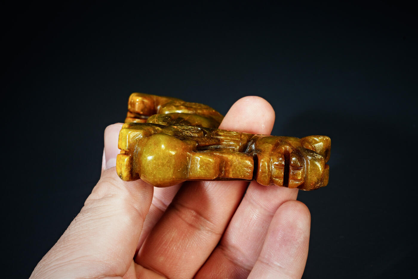 上海都达杂项专场二十一（全场包邮） 古玉玉龙抱珠90-64