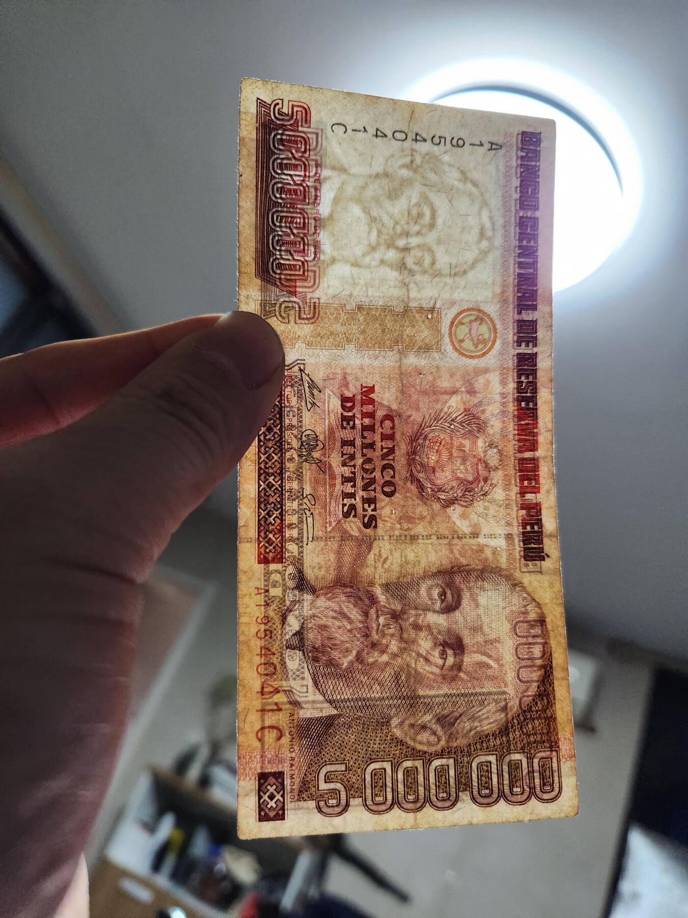 2月4号晚上8点 外国纸币自动截拍第17场 1990秘鲁500万 美品