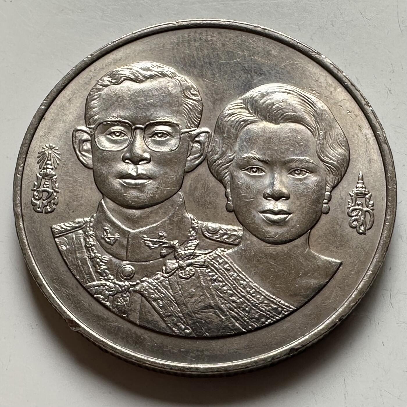 🌹外币初藏🌹🐯2026年第16场 快递将在12号停运 年前需发货的抓紧 ，年后正月十五恢复发货 泰国1992年泰国银行成立50周年10泰铢纪念币