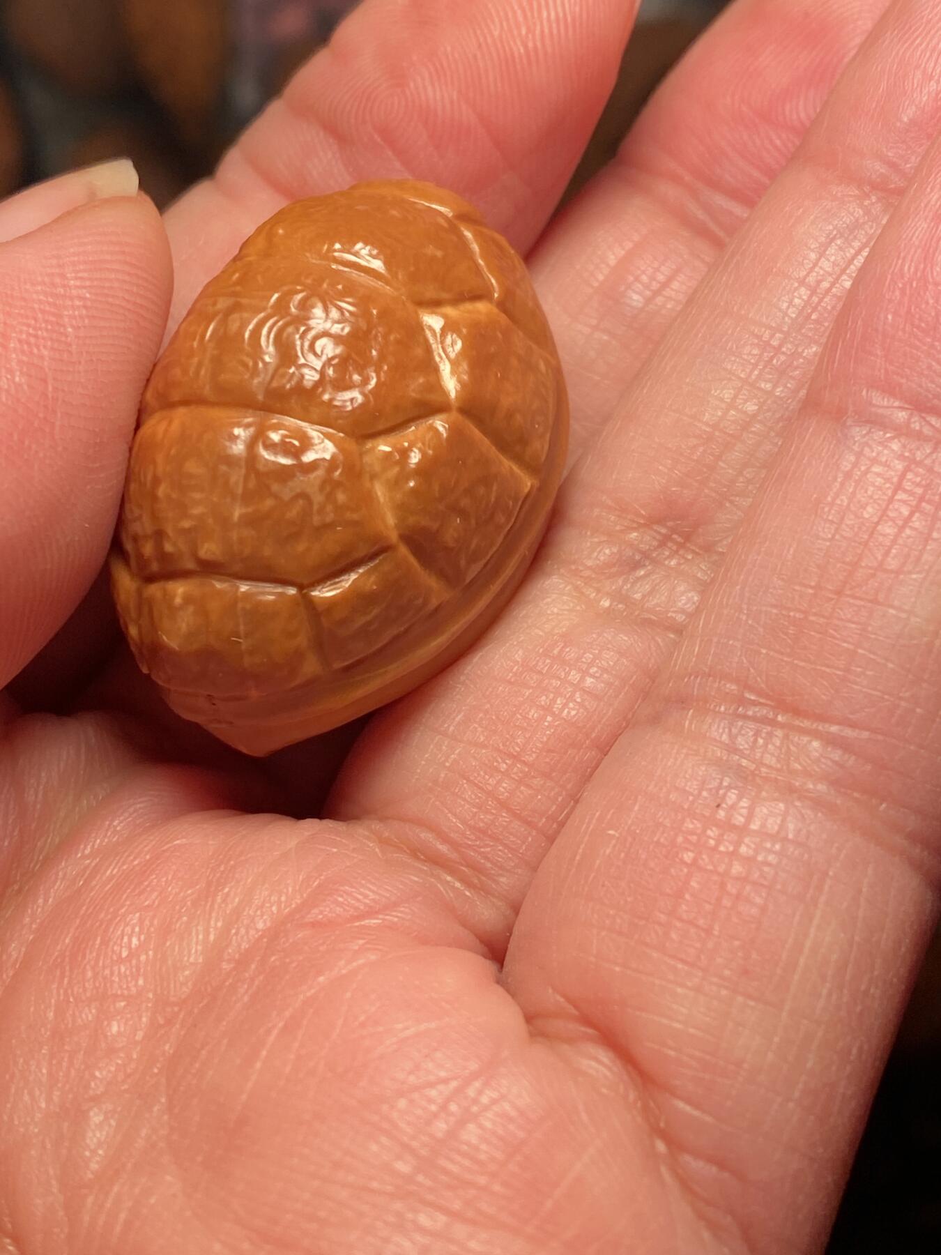 核舟记发源地苏州舟山核雕年末放漏 福利苏工核雕，纯手工雕刻,大富甲，个性十足，等待有缘人，市场无同款，尺寸2。35x3.4喜欢的来