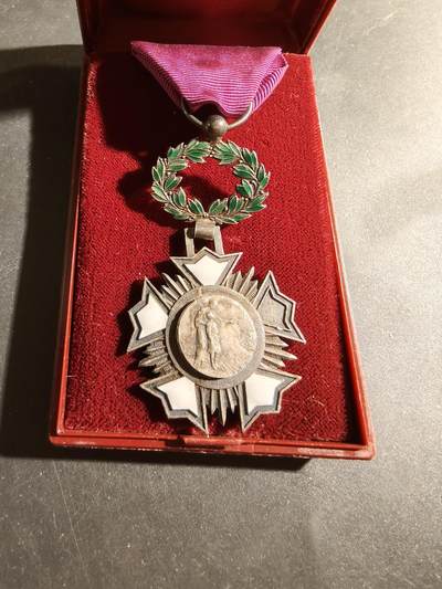 老王徽章第180期 - 法国骑士级公共利益学院勋章    原盒    带厂标